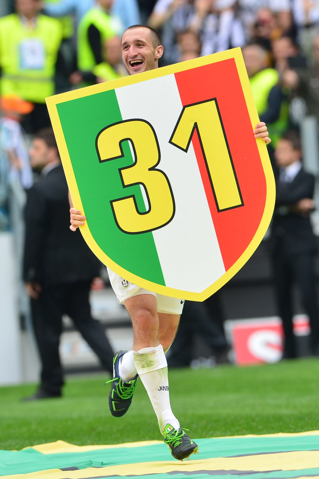 Klubu z Turynu wywalczył 31. tytuł, jednak w oficjalnych statystykach ma ich 29. ponieważ dwa (z lat 2005 i 2006) zostały mu odebrane za tzw. aferę Calciopoli.