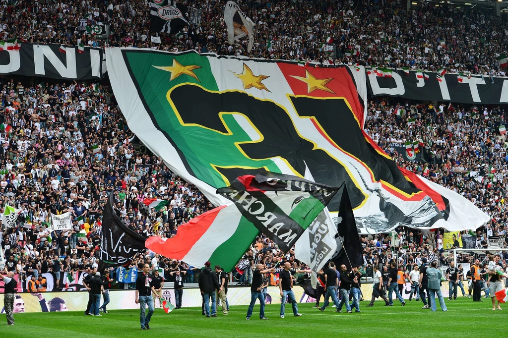 Klubu z Turynu wywalczył 31. tytuł, jednak w oficjalnych statystykach ma ich 29. ponieważ dwa (z lat 2005 i 2006) zostały mu odebrane za tzw. aferę Calciopoli.
