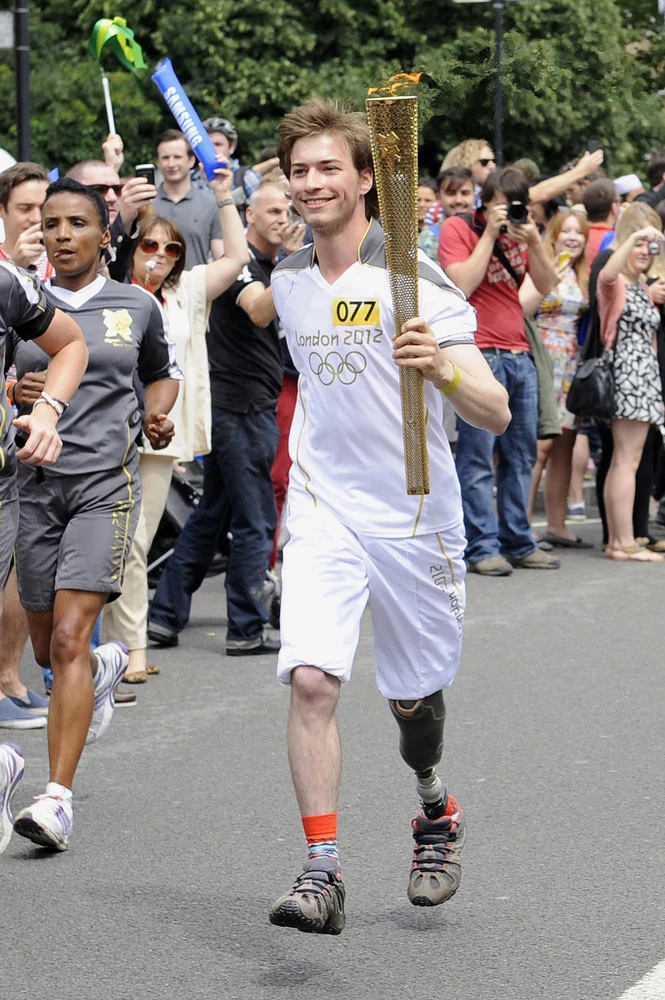 Janek Mela niósł pochodnię z ogniem olimpijskim