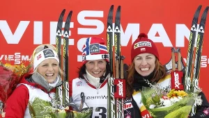 Justyna Kowalczyk (z prawej), obok Marit Bjoergen, a z lewej Therese Johaug. Norweżki będą bardzo groźne w Soczi