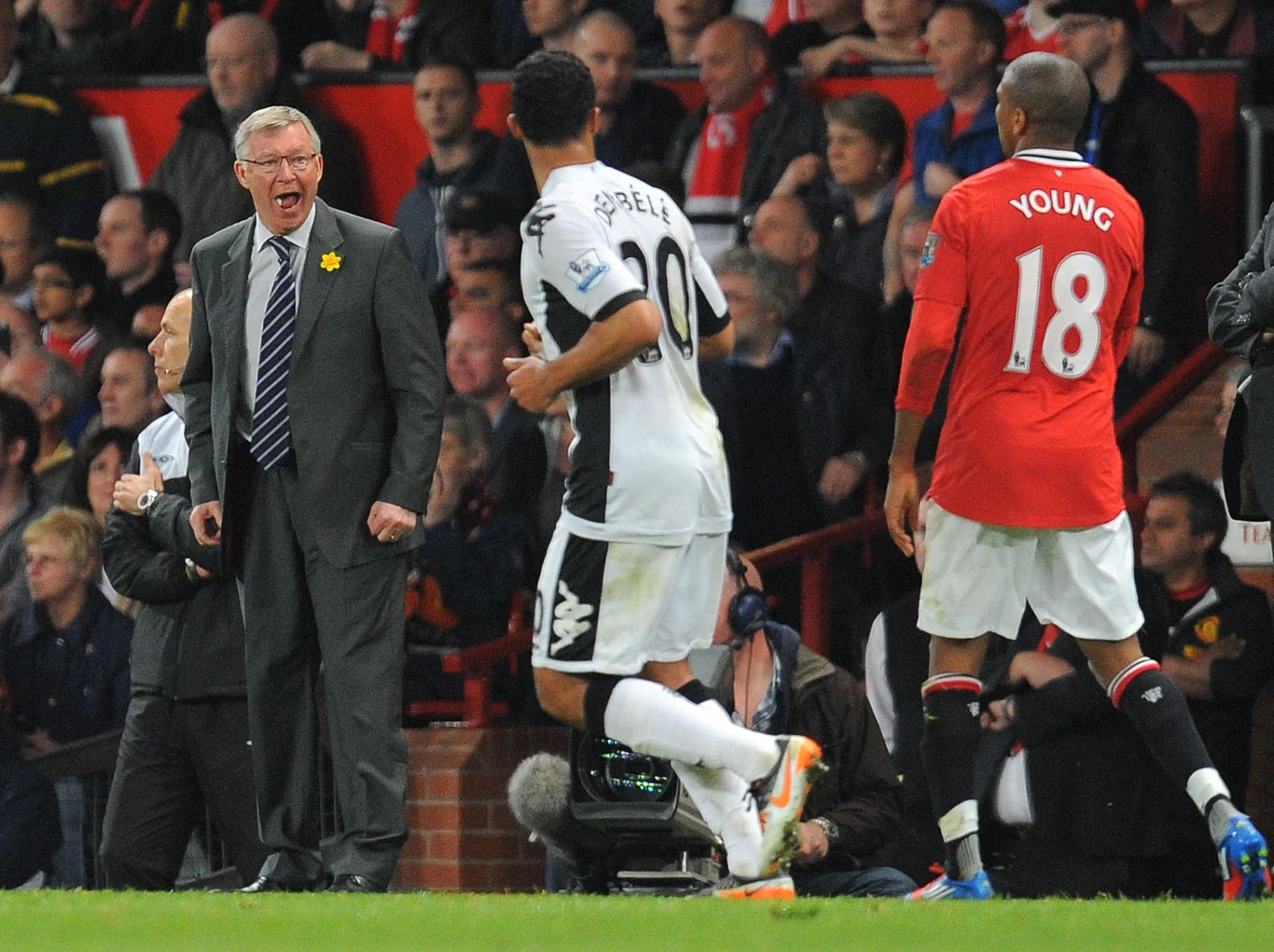 W tym sezonie zdobył z "Czerwonymi Diabłami" 13. w karierze mistrzostwo Anglii. Na liście jego dokonań znajdują się też m.in. dwa triumfy w Lidze Mistrzów, jeden w Pucharze Zdobywców Pucharów i pięć w Pucharze Anglii. Ogółem z MU wywalczył 38 trofeów.