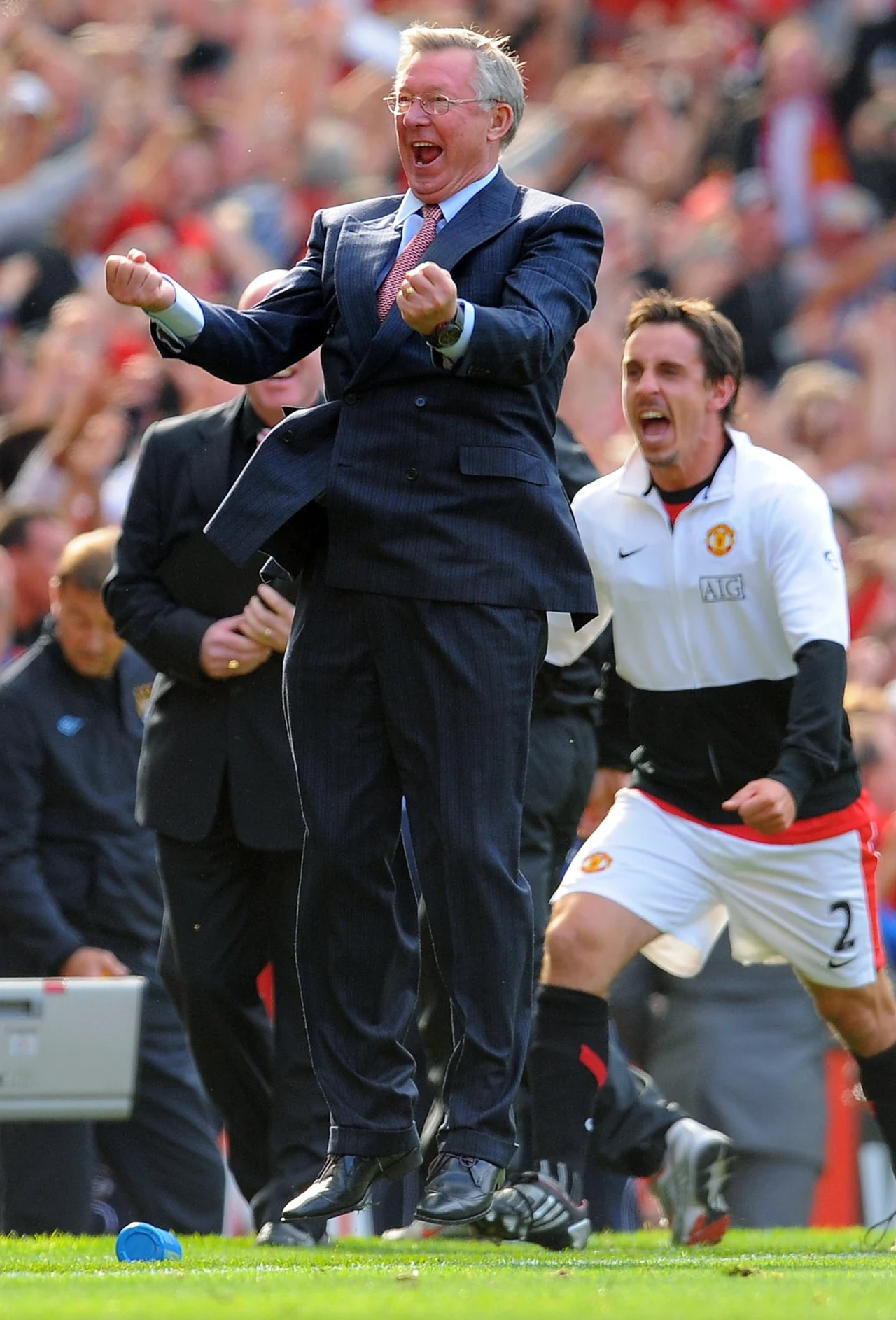 W tym sezonie zdobył z "Czerwonymi Diabłami" 13. w karierze mistrzostwo Anglii. Na liście jego dokonań znajdują się też m.in. dwa triumfy w Lidze Mistrzów, jeden w Pucharze Zdobywców Pucharów i pięć w Pucharze Anglii. Ogółem z MU wywalczył 38 trofeów.