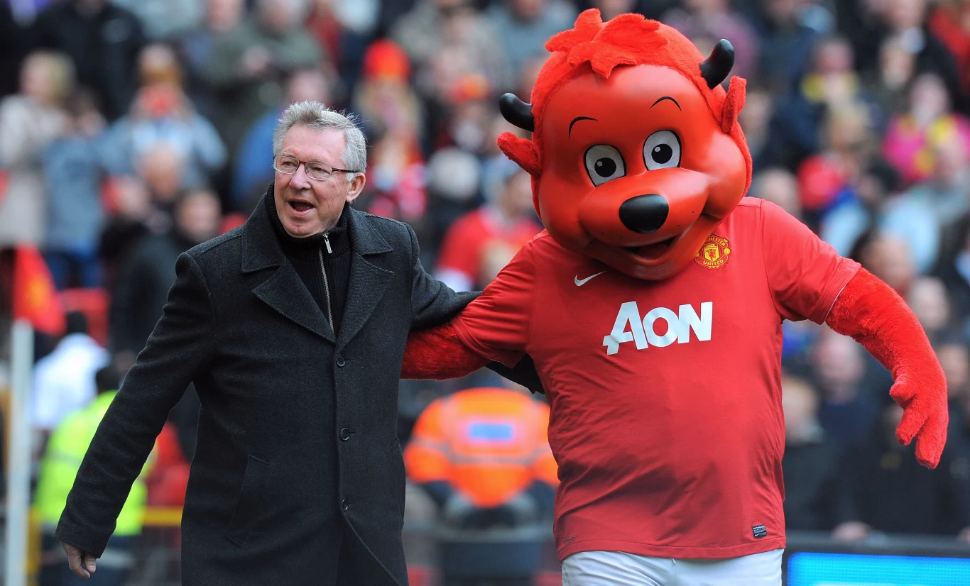 W tym sezonie zdobył z "Czerwonymi Diabłami" 13. w karierze mistrzostwo Anglii. Na liście jego dokonań znajdują się też m.in. dwa triumfy w Lidze Mistrzów, jeden w Pucharze Zdobywców Pucharów i pięć w Pucharze Anglii. Ogółem z MU wywalczył 38 trofeów.