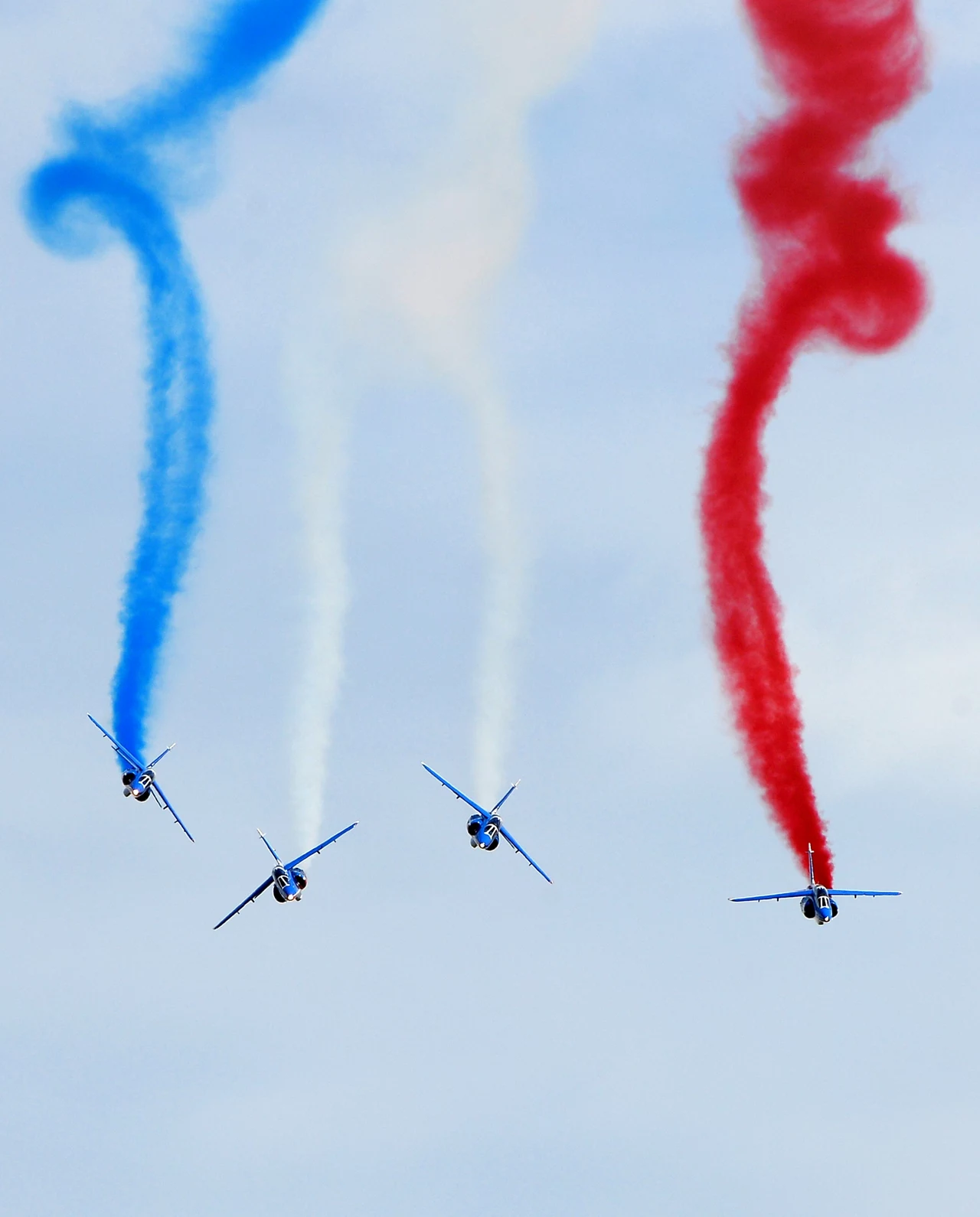 Patrouille de France w czasie ćwiczeń nad bazą Salon-de-Provence Patrouille de France w czasie ćwiczeń nad bazą Salon-de-Provence