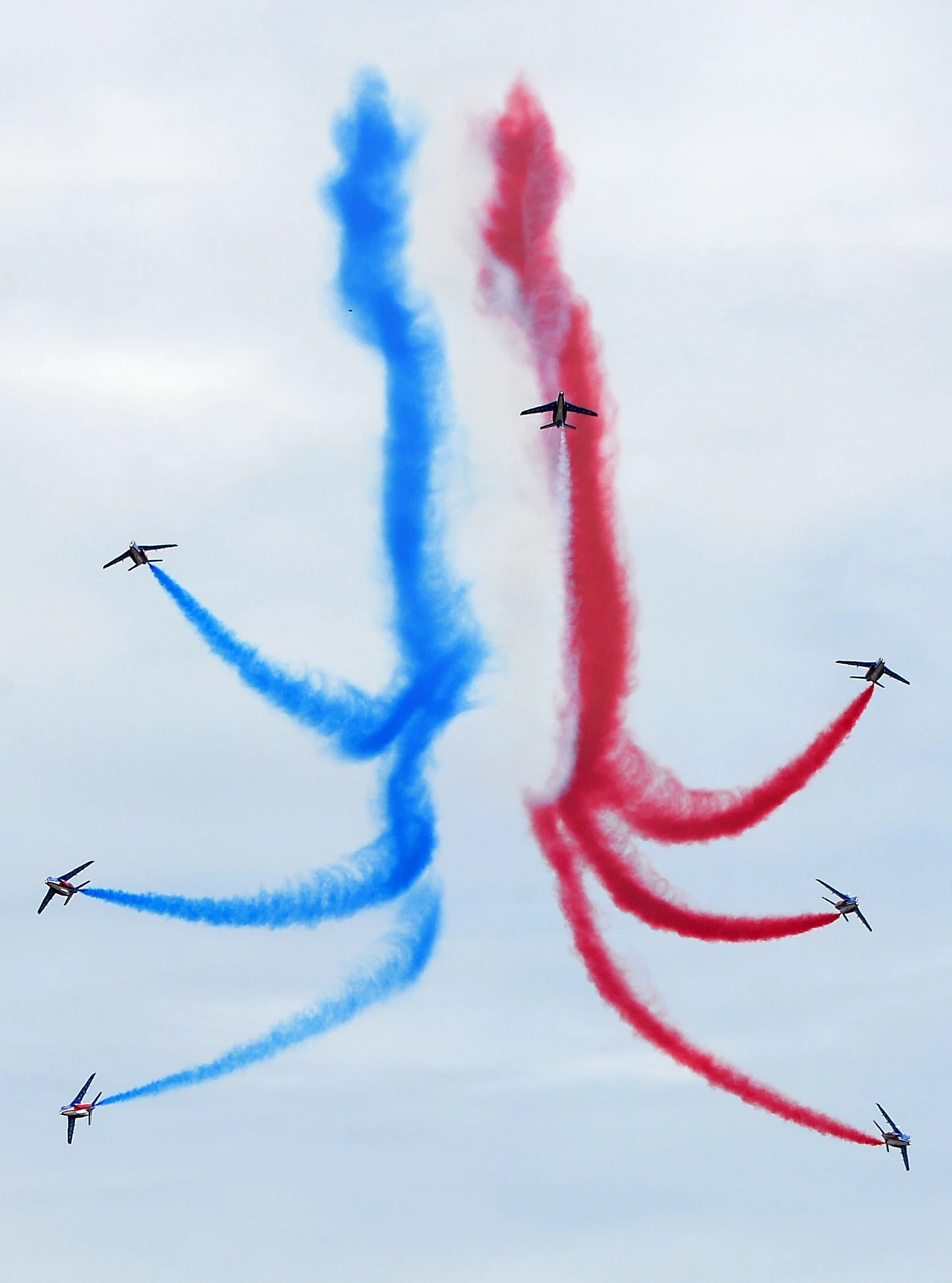 Patrouille de France w czasie ćwiczeń nad bazą Salon-de-Provence Patrouille de France w czasie ćwiczeń nad bazą Salon-de-Provence