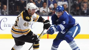 David Krejczi (z lewej) z Boston Bruins