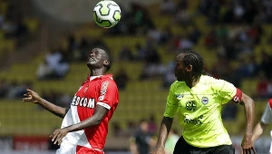 Piłkarz AS Monaco Ibrahima Toure (z lewej)