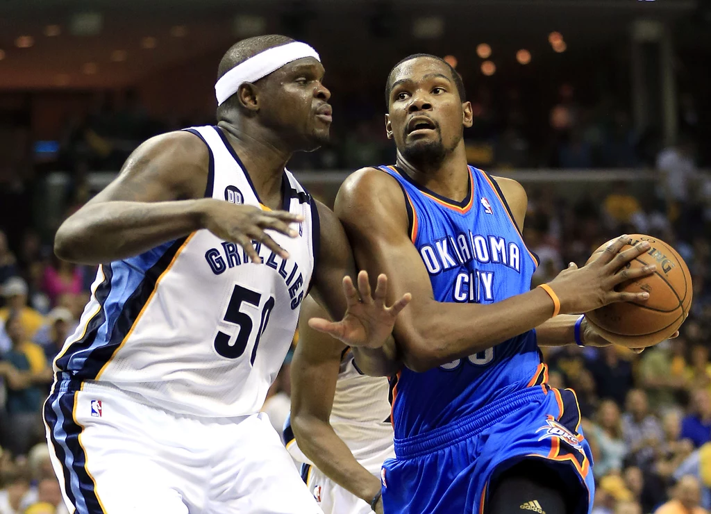 Zach Randolph (z lewej, Memphis) i Kevin Durant