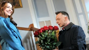 - Ten bukiet to dlatego, że postanowiłem już dłużej nie czekać i  poprosić cię... o rękę – usłyszy Julia.