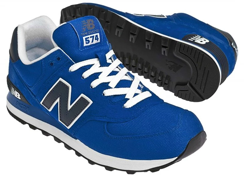 "Klasyczne" buty marki New Balance - świetne do dżinsów, odważniejsi noszą je nawet do garniturów