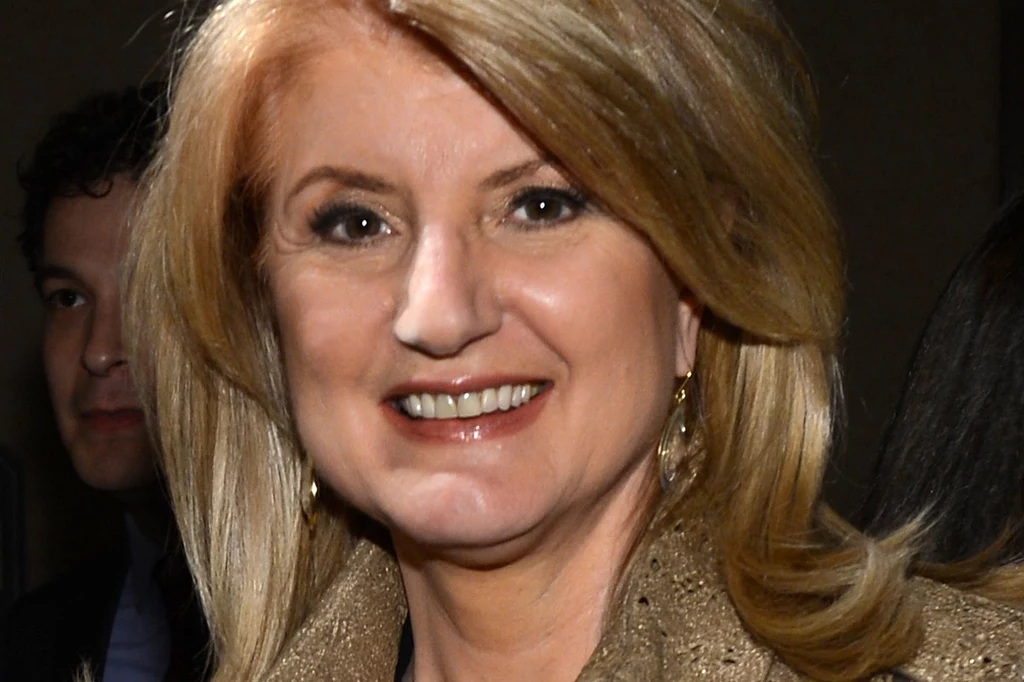 Arianna Huffington wyspecjalizowała się w osiąganiu rzeczy „niemożliwych”. Choć do dziś mówi z greckim akcentem, przez lata była jedną z najbardziej popularnych dziennikarek i komentatorek w USA.