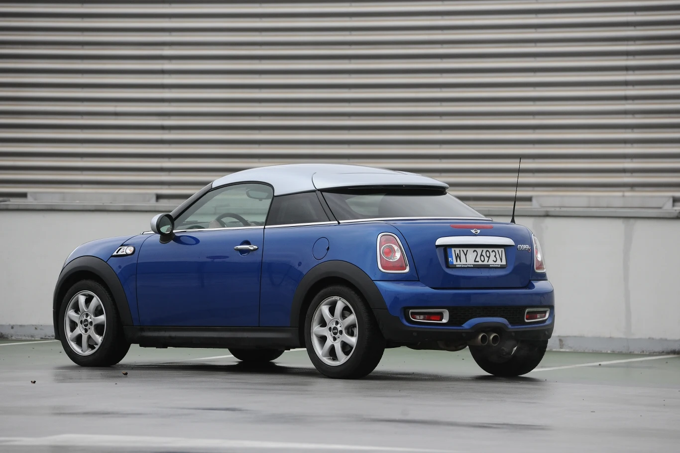 Dach w Mini Coupe bez dopłaty może być srebrny, czarny lub w kolorze nadwozia.