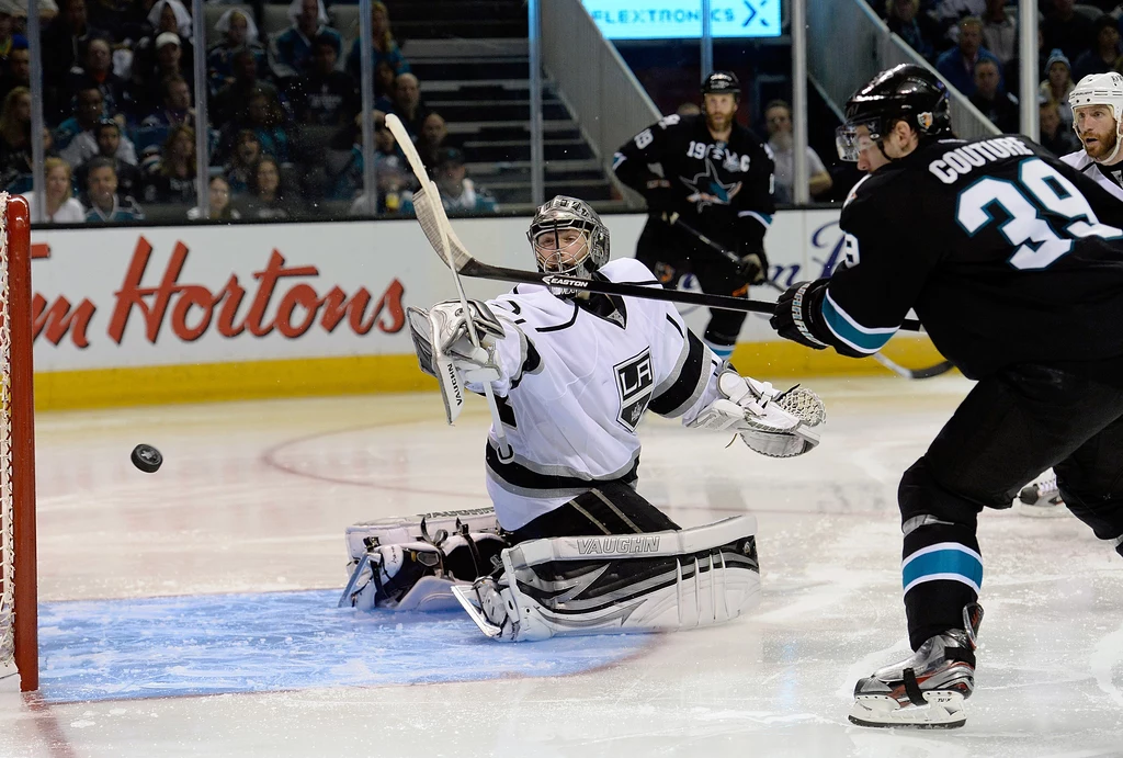 Logan Couture kontra bramkarz LA Kings Jonathan Quick Logan Couture kontra bramkarz LA Kings Jonathan Quick