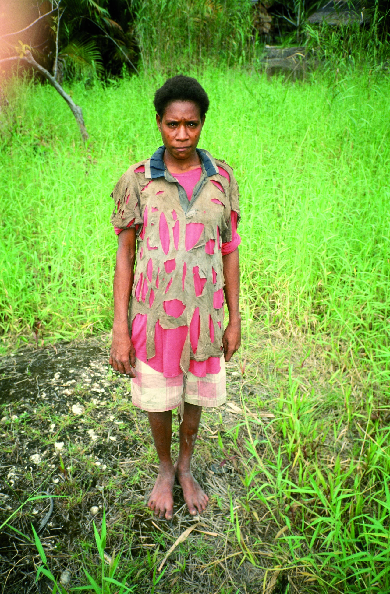 Roy Villevoye , Amalia Tomamnák, Er, Asmat, Papua 2000. Dzięki uprzejmości Motive Gallery, Bruksela, Belgia Roy Villevoye , Amalia Tomamnák, Er, Asmat, Papua 2000. Dzięki uprzejmości Motive Gallery, Bruksela, Belgia