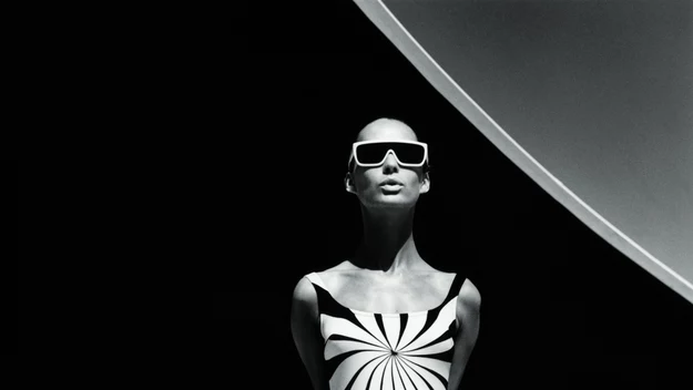 F.C. Gundlach, Moda w stylu op-art, Brigitte Bauer dla Sinza, Vouliagmeni, Grecja, 1966 © F.C. Gundlach