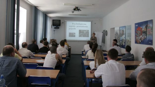 Dzięki lukom w prawie ze szkolenia redukującego punkty skorzystać mogą kierowcy, którzy przekroczyli ich limit.