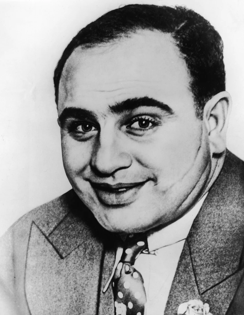 Al Capone i blizny, dzięki którym zyskał przydomek "Człowiek z blizną"