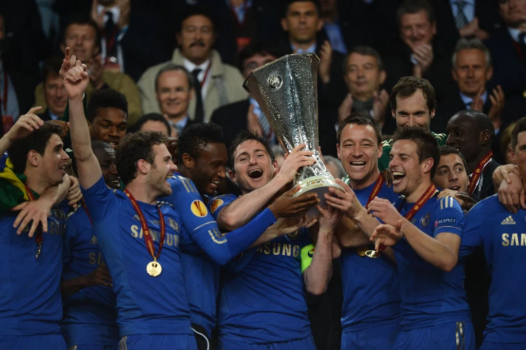 Piłkarze Chelsea z trofeum Ligi Europejskiej Piłkarze Chelsea z trofeum Ligi Europejskiej