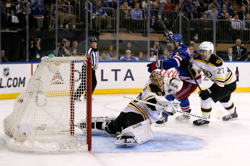 Chris Kreider strzela gola na wagę zwycięstwa