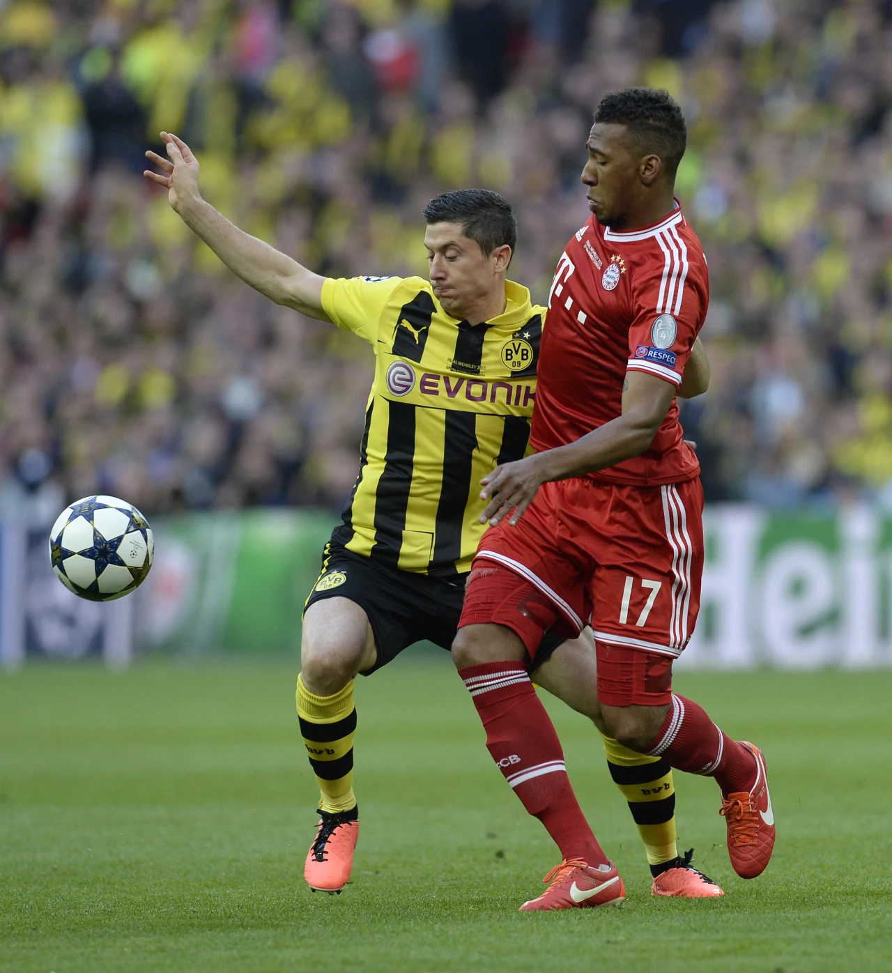 Zwycięskiego gola w 89. minucie zdobył Arjen Robben.