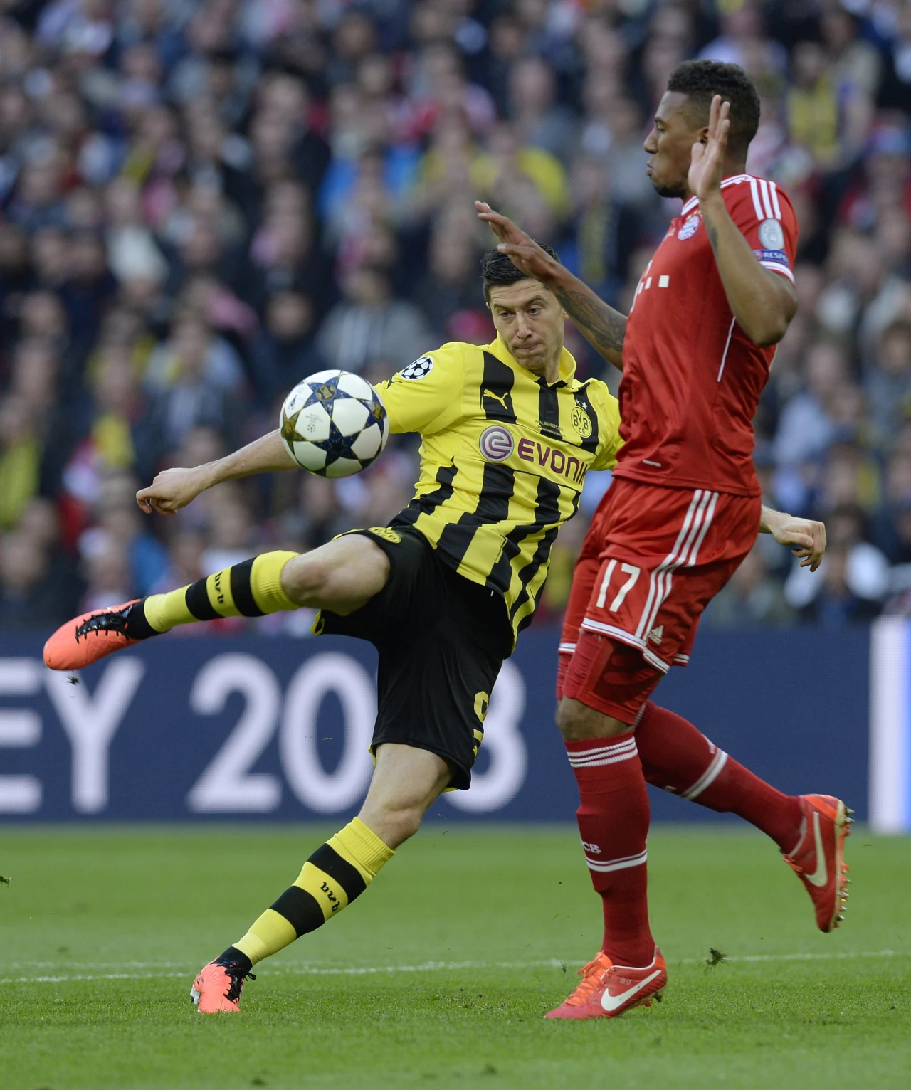 Zwycięskiego gola w 89. minucie zdobył Arjen Robben.