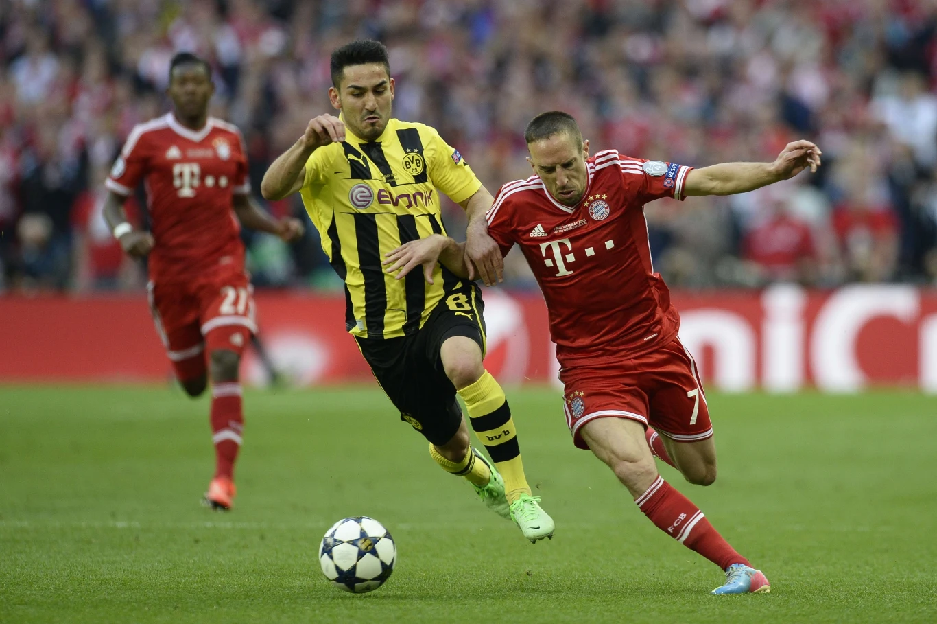 Zwycięskiego gola w 89. minucie zdobył Arjen Robben.