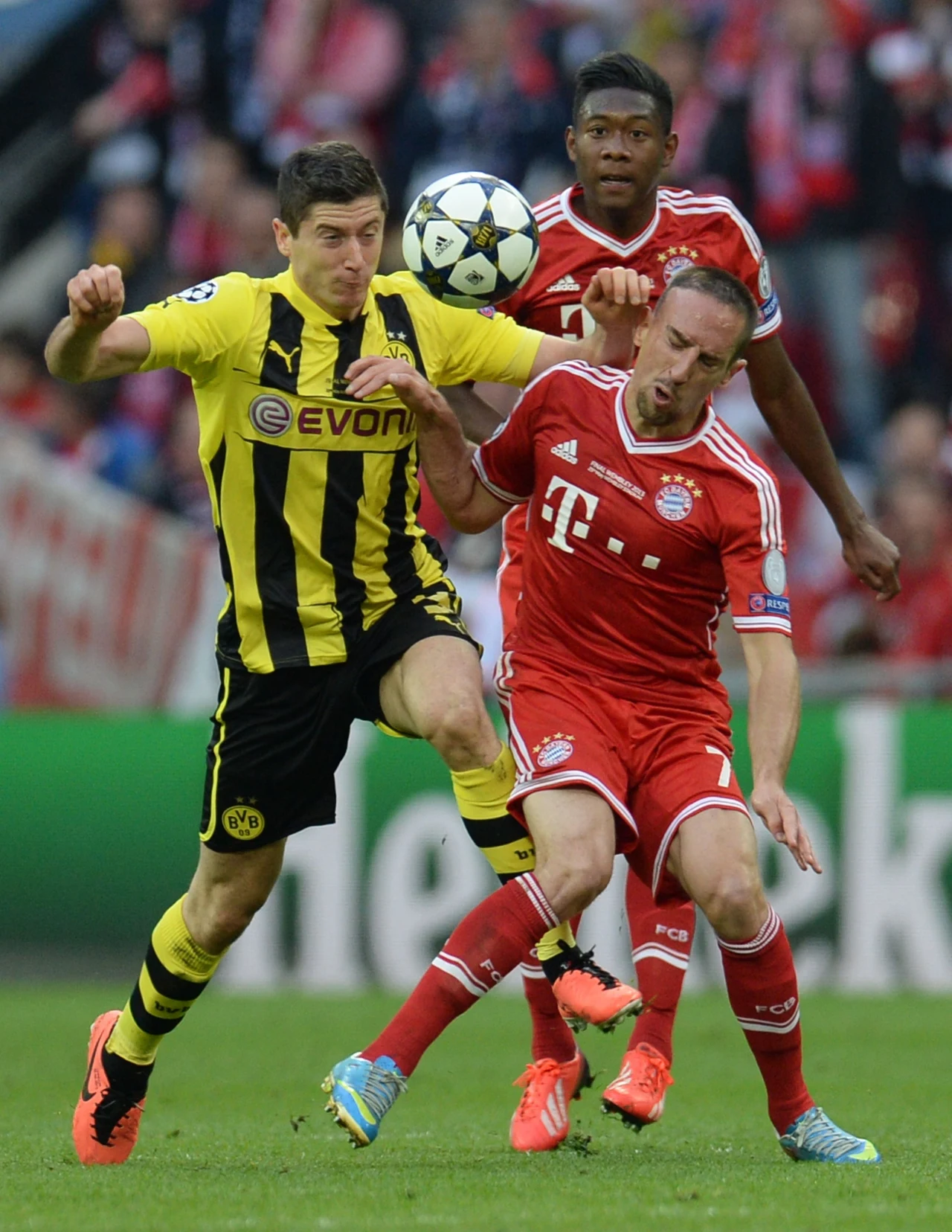 Zwycięskiego gola w 89. minucie zdobył Arjen Robben.