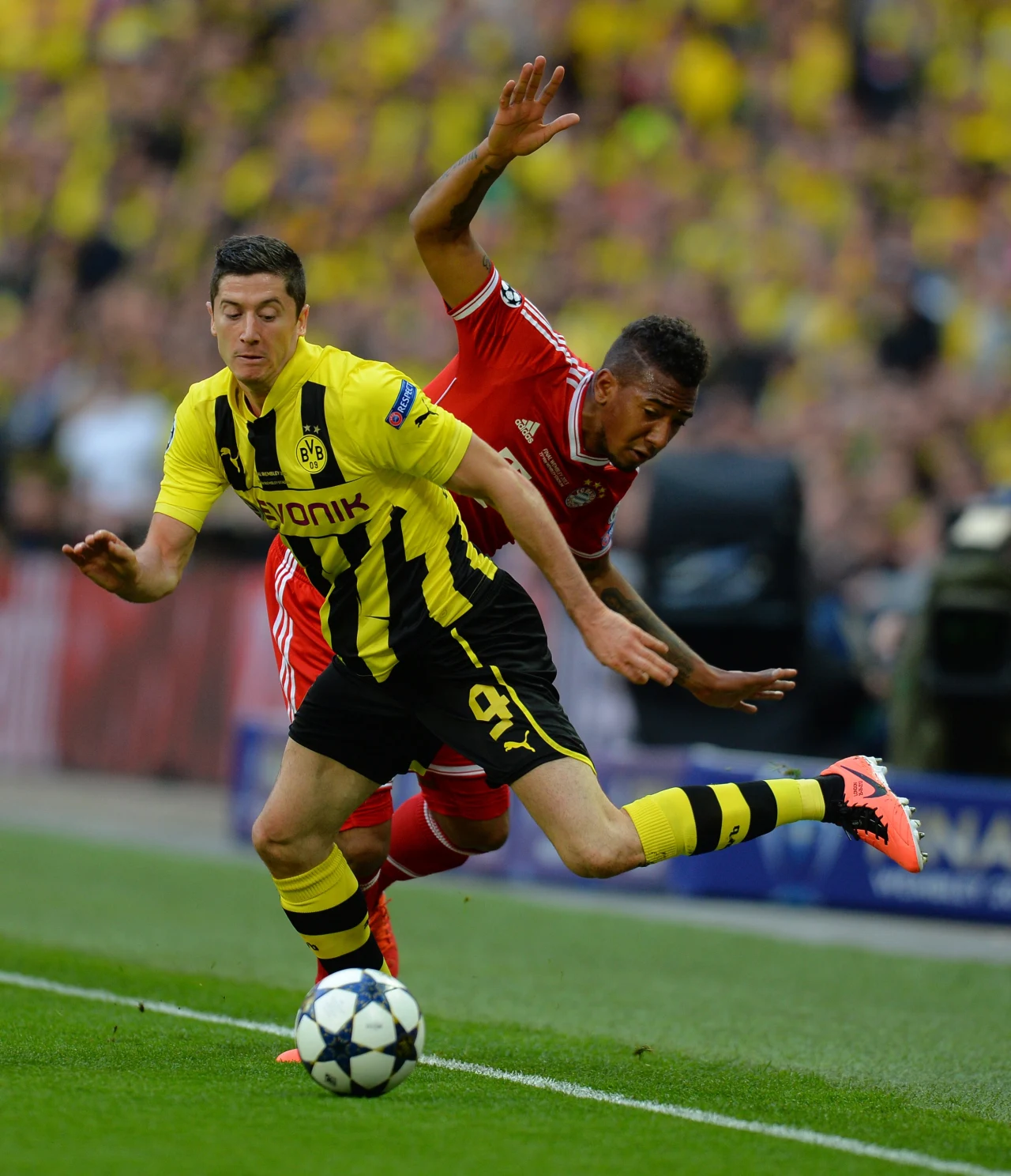 Zwycięskiego gola w 89. minucie zdobył Arjen Robben.