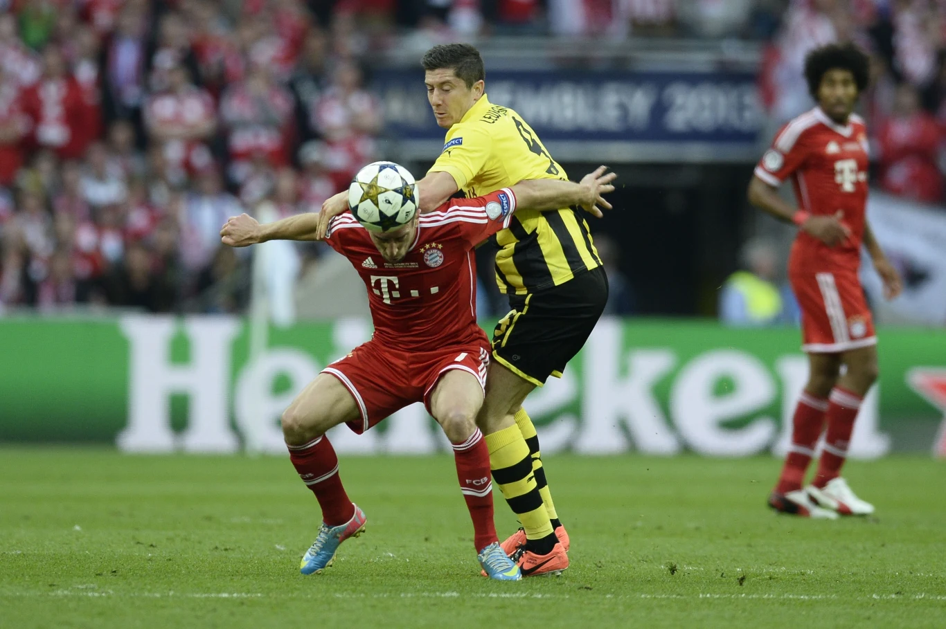 Zwycięskiego gola w 89. minucie zdobył Arjen Robben.