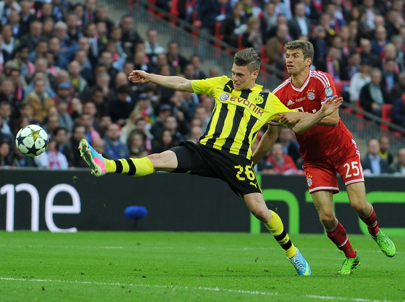 Zwycięskiego gola w 89. minucie zdobył Arjen Robben.