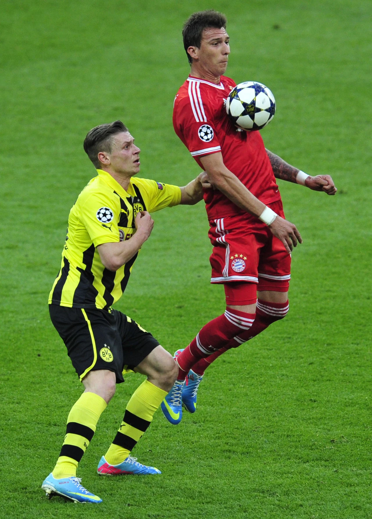 Zwycięskiego gola w 89. minucie zdobył Arjen Robben.