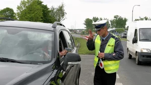 Lekarstwa wpływające na zdolności do prowadzenia pojazdu mają specjalne oznaczenia (trójkąt z wykrzyknikiem), jednak i tak warto przeczytać ich ulotkę lub skonsultować się z lekarzem.