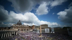 Katedry i kościoły na całym świecie połączą się z papieżem