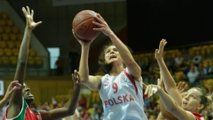 Agnieszka Szott-Hejmej w walce pod koszem