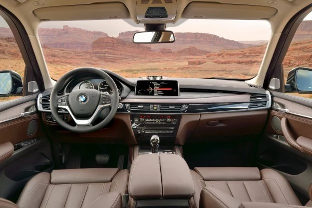 Deska rozdzielcza nowego BMW X5 (F15)