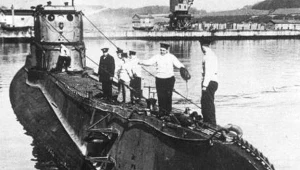 ORP "Orzeł" w trakcie cumowania 