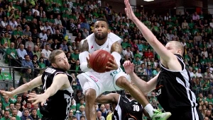 Walter Hodge (z piłką) rzucił 20 punktów w trzecim meczu finałowym