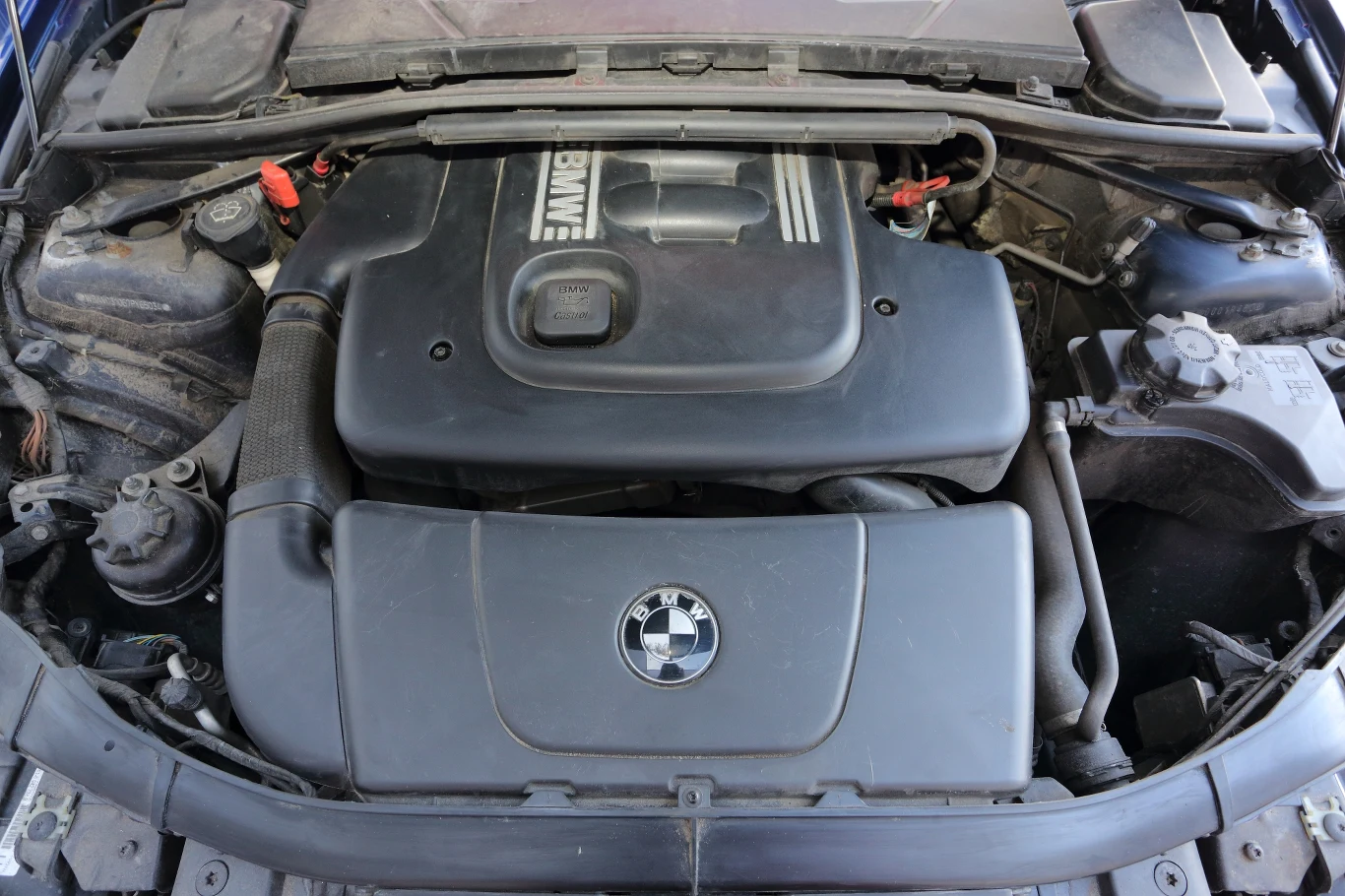 163-konny diesel jest cofnięty w głąb nadwozia, co polepsza rozkład mas. Po chiptuningu moc to prawie 200 KM.