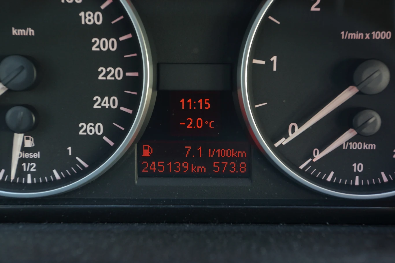 Średnie zużycie paliwa na dystansie 245 tys. km wyniosło ok. 7 l/100 km. BMW nikt nie oszczędzał w trasie.