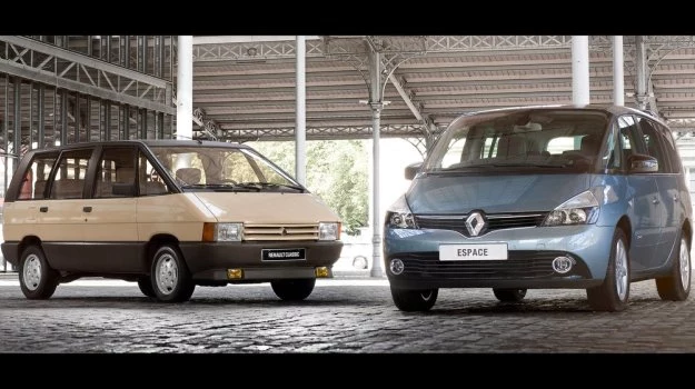 Renault Espace - czwarta generacja po faceliftingu (2012) i pierwsze wcielenie modelu (1984)