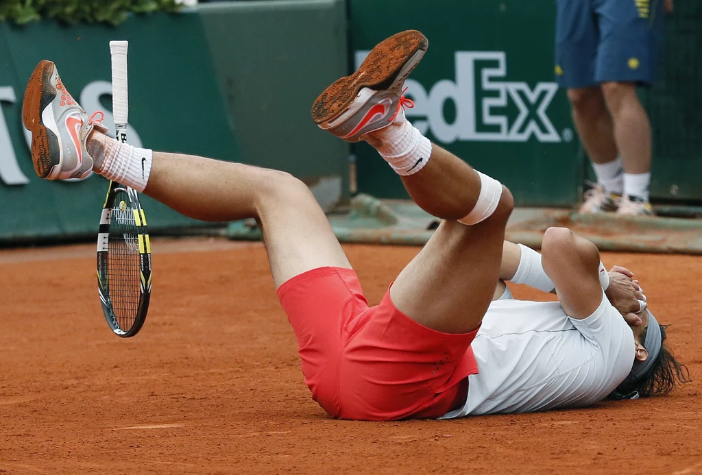27-letni Nadal zdobył 12. tytuł w Wielkim Szlemie. Po raz dziewiąty wystąpił w stolicy Francji, gdzie przegrał dotychczas tylko jeden mecz - w 2009 roku w czwartej rundzie ze Szwedem Robinem Soederlingiem. 27-letni Nadal zdobył 12. tytuł w Wielkim Szlemie. Po raz dziewiąty wystąpił w stolicy Francji, gdzie przegrał dotychczas tylko jeden mecz - w 2009 roku w czwartej rundzie ze Szwedem Robinem Soederlingiem.