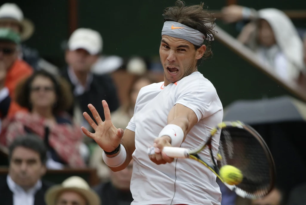 27-letni Nadal zdobył 12. tytuł w Wielkim Szlemie. Po raz dziewiąty wystąpił w stolicy Francji, gdzie przegrał dotychczas tylko jeden mecz - w 2009 roku w czwartej rundzie ze Szwedem Robinem Soederlingiem. 27-letni Nadal zdobył 12. tytuł w Wielkim Szlemie. Po raz dziewiąty wystąpił w stolicy Francji, gdzie przegrał dotychczas tylko jeden mecz - w 2009 roku w czwartej rundzie ze Szwedem Robinem Soederlingiem.