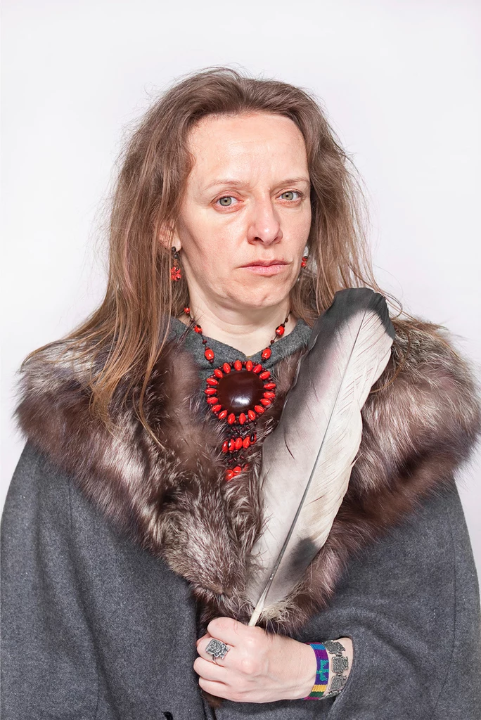 Katarzyna Majak, Bea – ta, która słucha lasu, z cyklu Kobiety Mocy, dzięki uprzejmości artystki i galerii Porter Contemporary NY