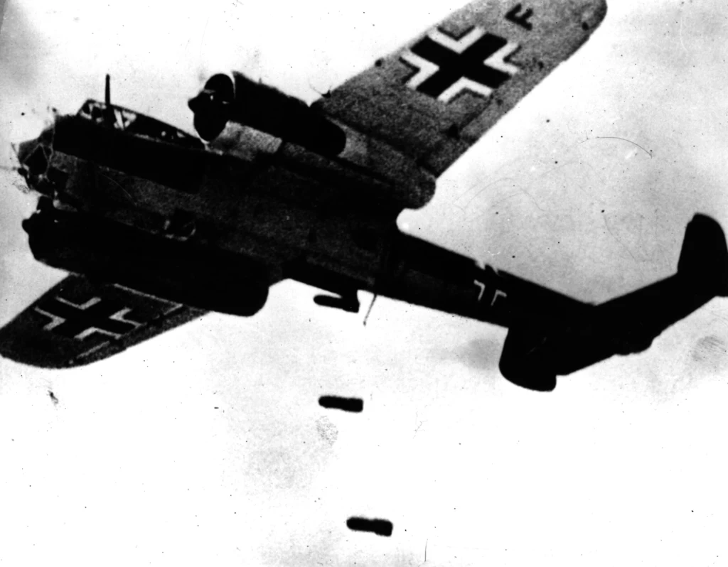 Do-17 w czasie bombardowania. Zdjęcie z kampanii bałkańskiej