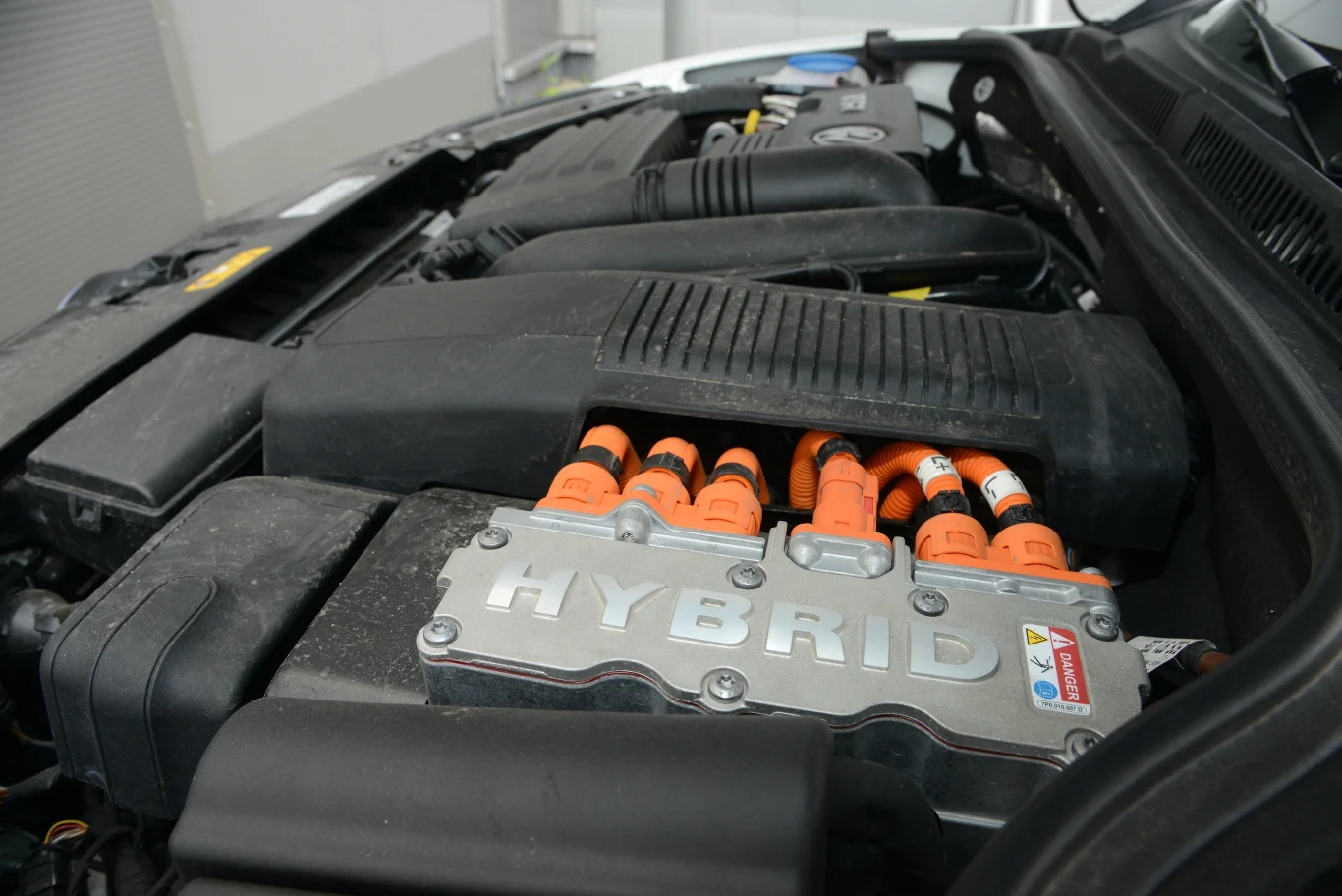Silnik 1.4 TSI ma moc 150 KM, a wspomaga go moduł elektryczny o mocy 27 KM.