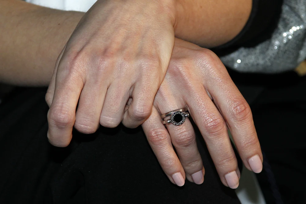 Klasyczny cielisty manicure pasuje na każdą okazję