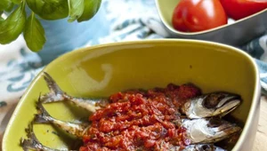 Zmysłowe smaki: Makrela w sosie pomidorowym 
