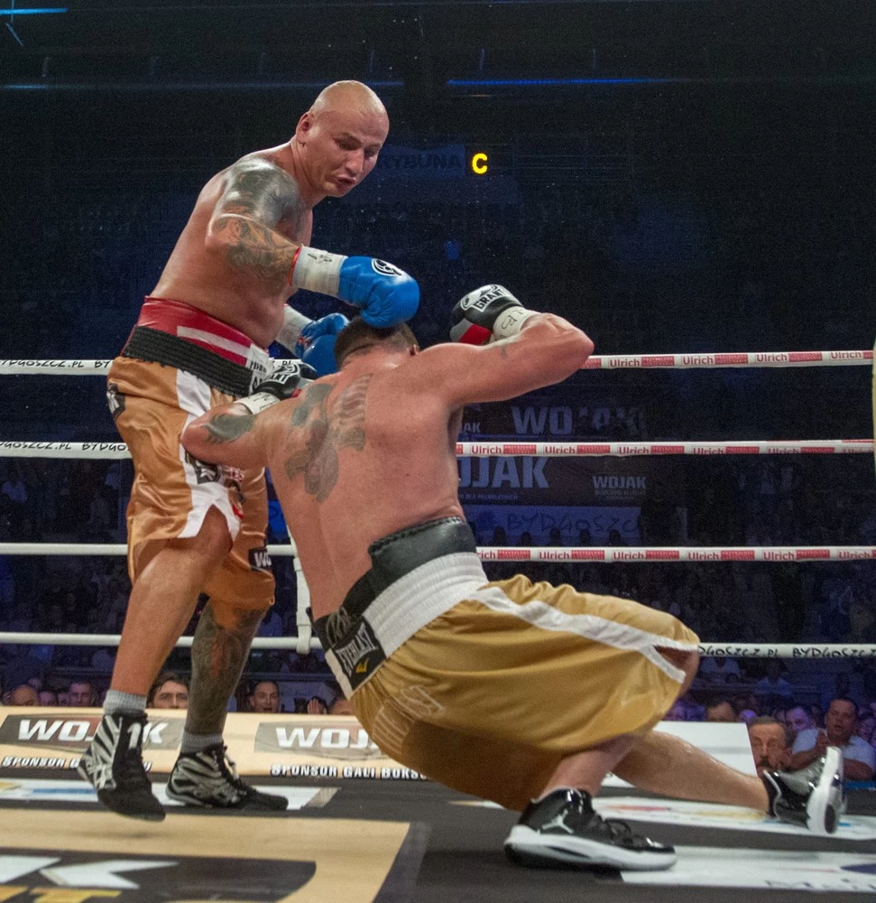 Artur Szpilka zanotował piętnaste kolejne zwycięstwo w karierze. W walce wieczoru Wojak Boxing Night w Bydgoszczy niepokonany na zawodowym ringu "Szpila" jednogłośnie na punkty pokonał Amerykanina Briana Minto