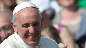 Papież długo witał się z uczestnikami mszy