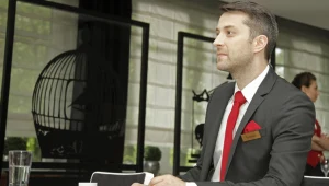 Filip Bobek na planie "Hotelu 52".